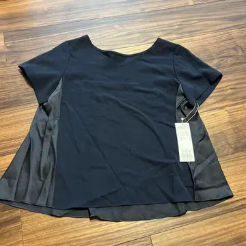 [새상품급] 네이비 V넥 플리츠T셔츠 온워드 카시야마