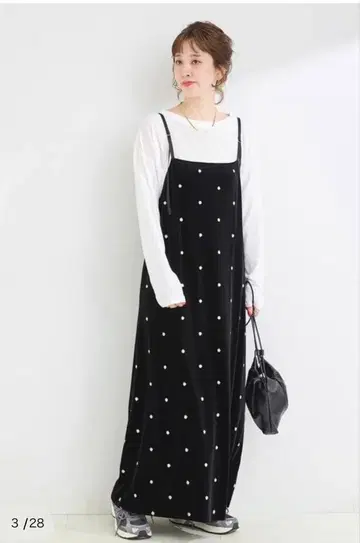 [ B.C STOCK ] 미사용 새상품 벨로아 플라워 자수 원피스 블랙