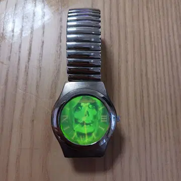 정크 스컬 디자인 그린 컬러 다이얼 손목시계 해골 할로윈 유령
