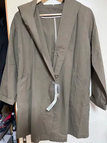 a'lcali 카키 후드 부착 코트