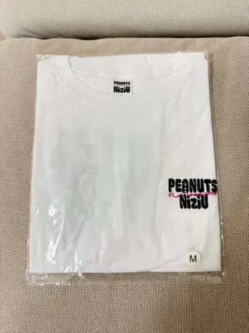 미개봉 새상품 NiziU peanuts 스누피 콜라보T셔츠 M사이즈