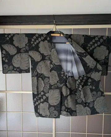 겉옷 ( 접시꽃 잎과 꽃무늬 )