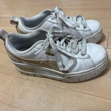 PUMA 통굽 스니커즈 화이트/골드