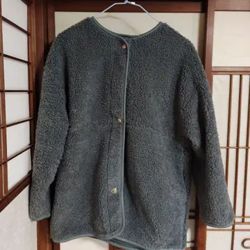 그레이 플리스 자켓 버튼 포함