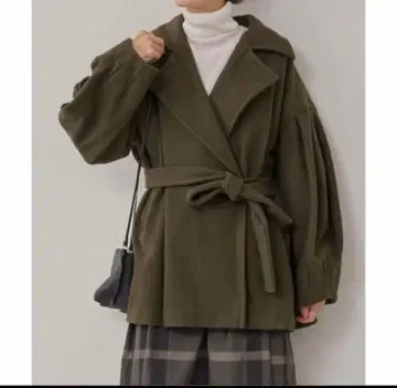 미사용 근접 소매 퍼프 숏코트 카키 정가 49,500