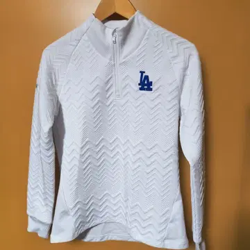 LEVEL WEAR LA 로고 화이트 골프 셔츠