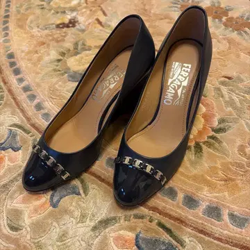 Ferragamo 네이비 펌프스 4D