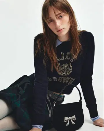 LILY BROWN 라멜로 자카드 로고 니트탑