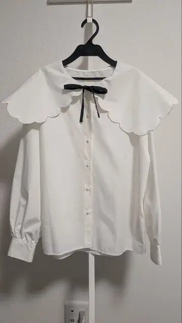 새상품급 unminou 앙미누 자수 스캘럽 블라우스