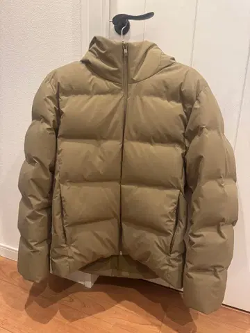 유니클로 2024년 심리스 다운 파카 브라운