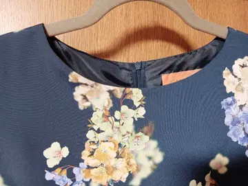 수나우나 꽃무늬 네이비 7부 소매 원피스 새상품급