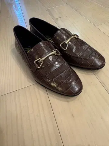 ZARA 브라운 크로커다일풍 로퍼