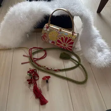 엄마 후리소데용 골드 컬러의 일본풍 백과 오비, 머리 장식 세트