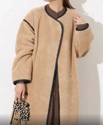 미사용 새상품 저널 스탠다드 울 보아 파이핑 코트 베이지 S