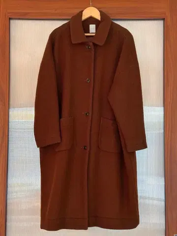 휴일과 시 브라운 롱 코트 울