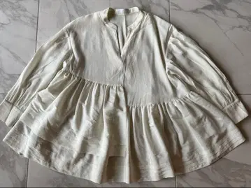 CELFORD 아이보리 플레어 블라우스 긴팔