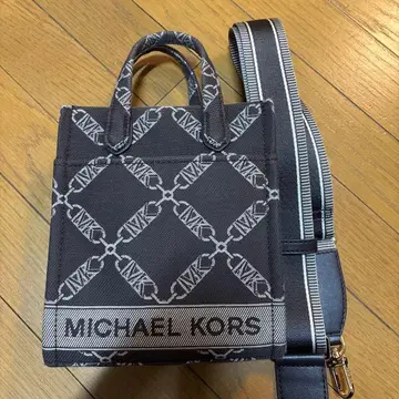 MICHAEL KORS 로고 패턴 숄더백
