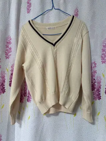COSMOS CLUB V넥 스웨터 M 크림