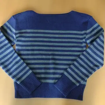 파랑과 그레이 스트라이프 긴팔 니트