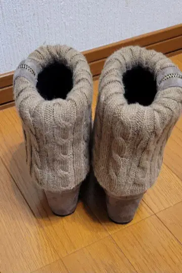 스웨이드 느낌 니트 부츠