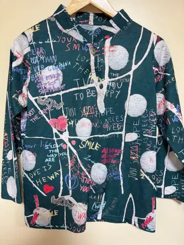 SEIRA 다크 그린 그래픽 프린트 긴팔 티셔츠