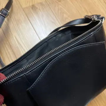 블랙 가죽 숄더백