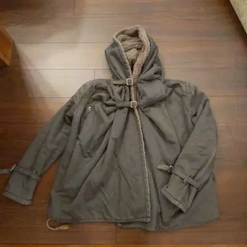 선착순!! 세련되고, 모양이 예쁜 셰어 스피릿 하프 코트