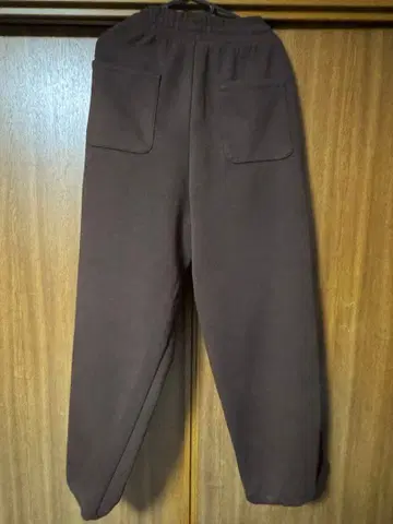 유니클로 C 다크 브라운 맨투맨 와이드 팬츠