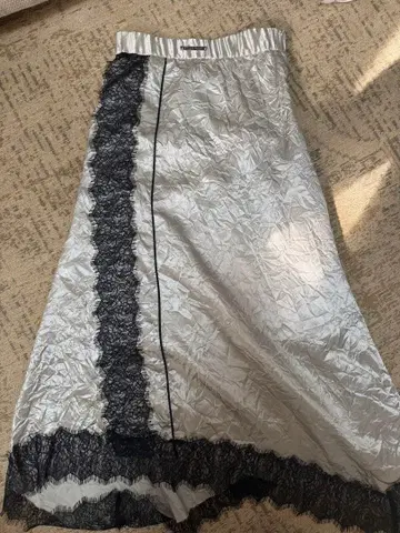 PRANK PROJECT 와셔 새틴 레이스 트리밍 스커트