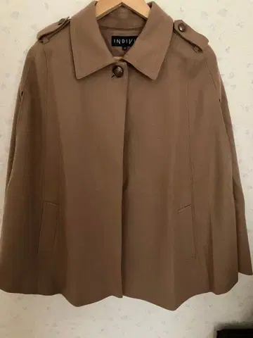 INDIVI 베이지 케이프 코트