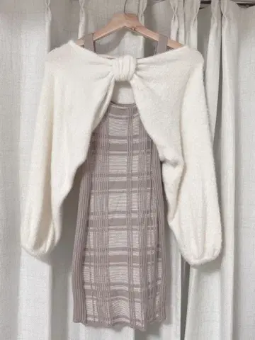 LIPSERVICE 리본 페더 앙상블 니트 원피스 아이보리