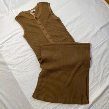 CALUX 브라운 슬리브리스 원피스