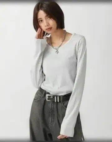 PAGEBOY 반짝이는 라메 긴팔 티셔츠