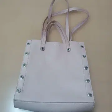 스터드 장식 라이트 핑크 숄더백