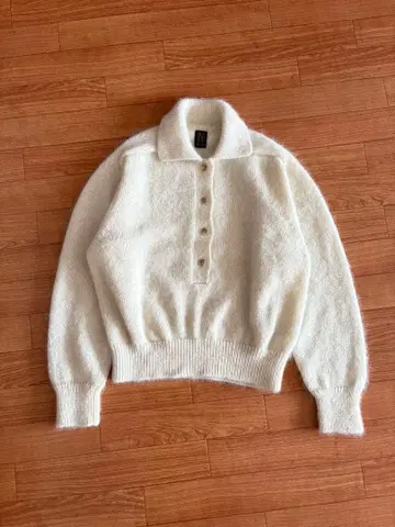 BATONER 아이보리 버튼 폴로넥 스웨터