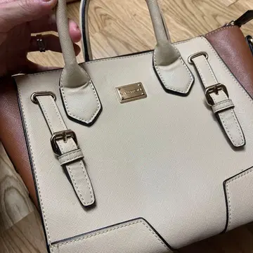 베이지와 브라운의 토트백