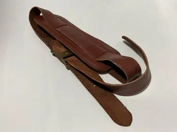 가죽제 브라운 스트랩 놋쇠 버클 포함