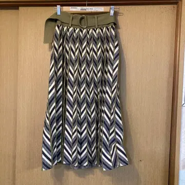 REDVAEL 스트라이프 패턴 플리츠 스커트 F 사이즈