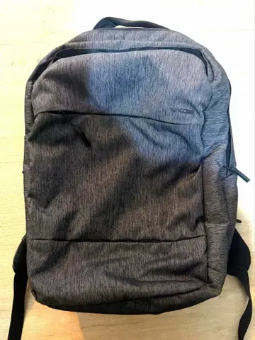 Incase City Compact 백팩