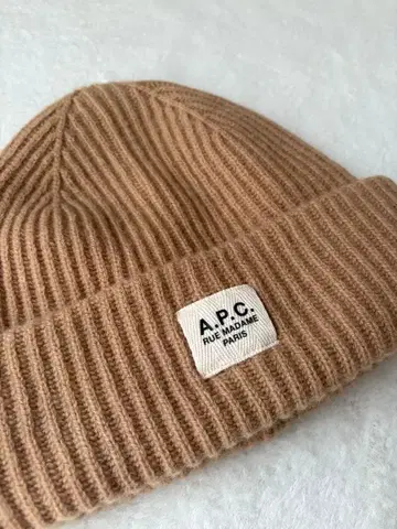 A.P.C. 베이지 니트 모자 M