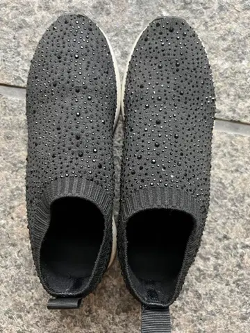 자라 비쥬 장식 블랙 슬립온 스니커즈 23.5cm 여성용