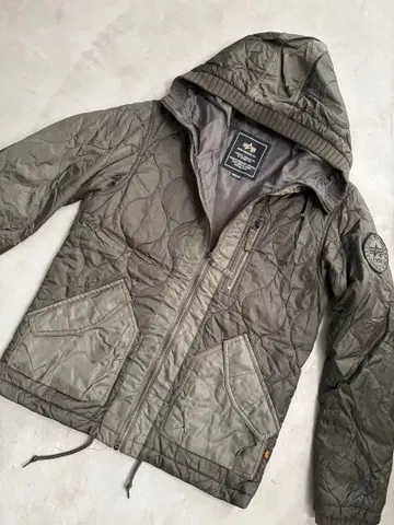 밀리터리 후드 부착 퀼팅 자켓