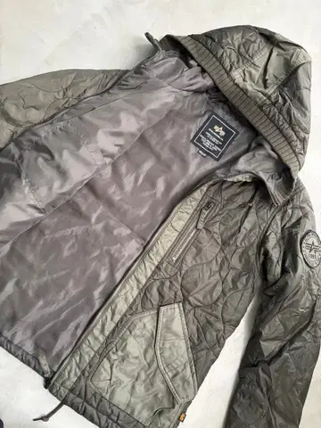 밀리터리 후드 부착 퀼팅 자켓