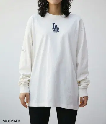 새상품급 AZULbymoussy x NEW ERA 롱T셔츠