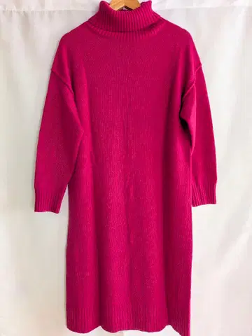 유나이티드 애로우즈 핑크 터틀넥 롱 니트 원피스