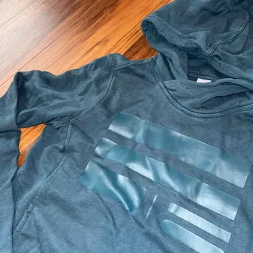 그레이 스트라이프 프린트 후드티