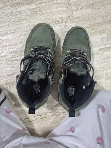 VANS 올리브 그린 하이컷 스니커즈