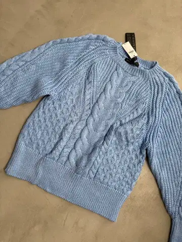 새상품 바나리파 라이트 블루 케이블 니트 스웨터 긴팔