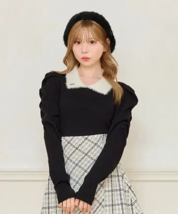 apres jour 샤기 카라 부착 파워숄더 니트 BLACK