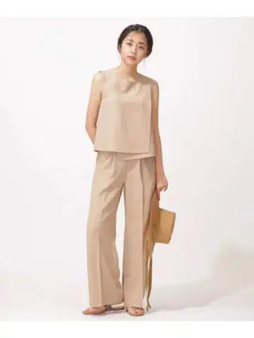 NANO universe 슬리브리스 블라우스 턱 팬츠 셋업